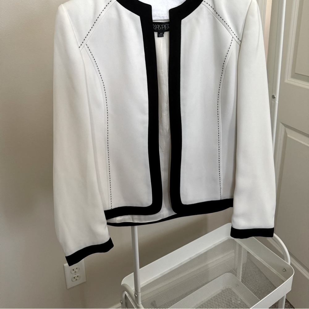 Tahari jacket. Excellent condition. Size 4P.